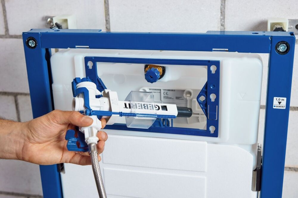 Das neue Füllventil Typ 383 ist ca. 50 Prozent leiser als der Vorgänger und lässt sich von einem Sanitärprofi durch die Revisionsöffnung hinter der Betätigungsplatte leicht austauschen.